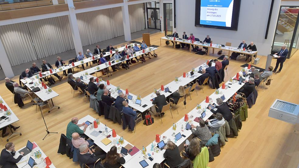 Im Sparkassen-Forum in Leer fand die Sitzung des Kreistages statt. Foto: Ortgies