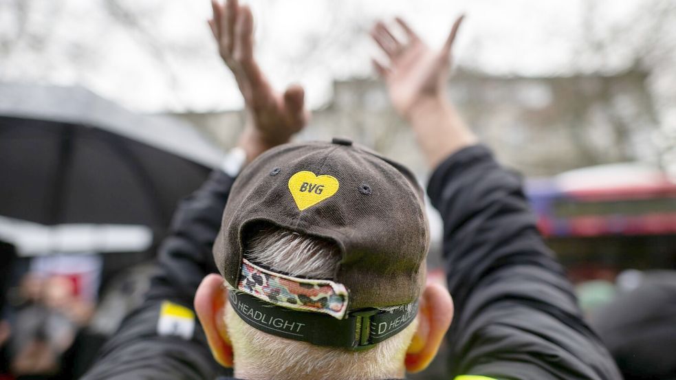 Viermal hat Verdi seit Januar zum Warnstreik bei der BVG aufgerufen. (Archivbild) Foto: Sebastian Gollnow/dpa