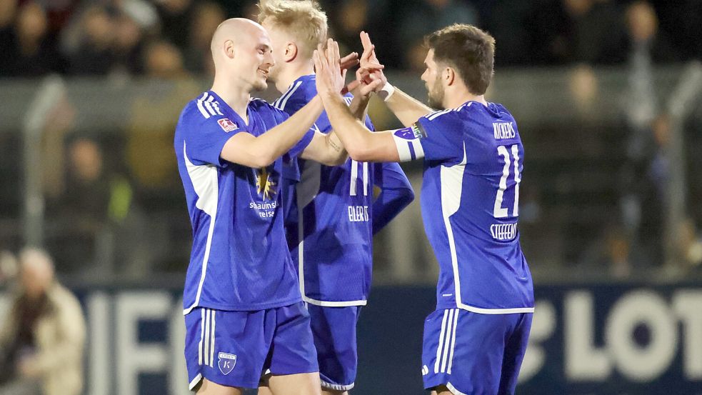 Emder Jubel nach dem 2:0: Tido Steffens (rechts) traf in der 26. Minute. Foto: Doden, Emden