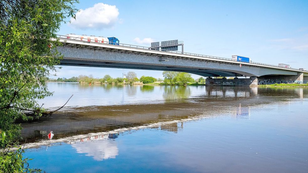 Am längsten wird die Baustelle zur Instandsetzung der maroden Weserbrücke zwischen Arsten und Hemelingen die Fahrt von Delmenhorst nach Bremen prägen. Foto: Sina Schuldt/dpa