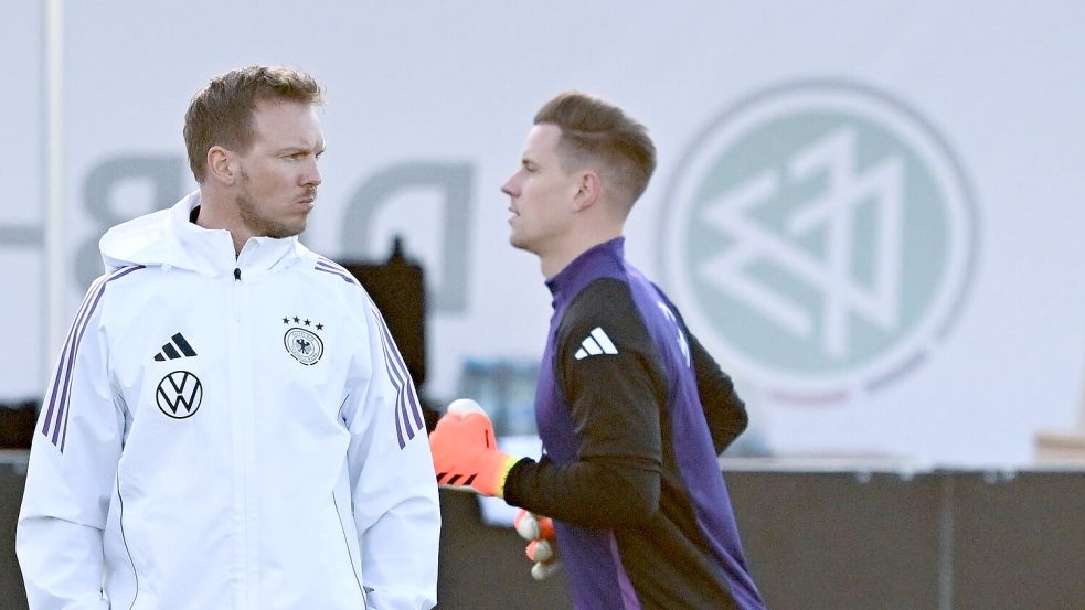 Julian Nagelsmann hält den Platz im Tor für ter Stegen frei, sofern er fit wird. Foto: Arne Dedert/dpa