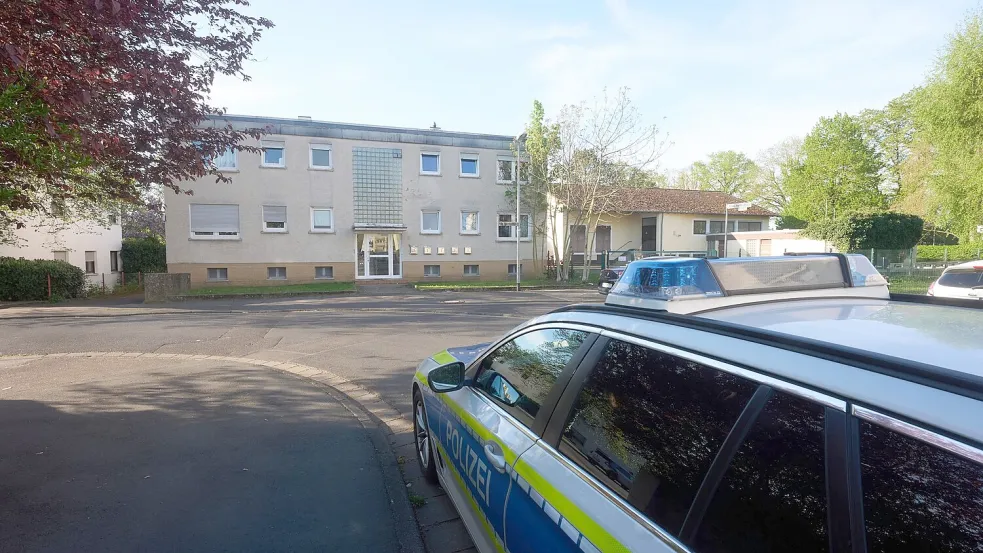 Die Großfahndung nach dem Schützen von Bad Nauheim läuft. Aber zwei Tatverdächtige sitzen in U-Haft. Foto: Thomas Frey/dpa