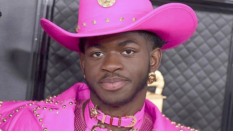 Lil Nas X Wirbt Mit Schwangerschaftsbauch Für Debütalbum Ostfriesen Zeitung 1914