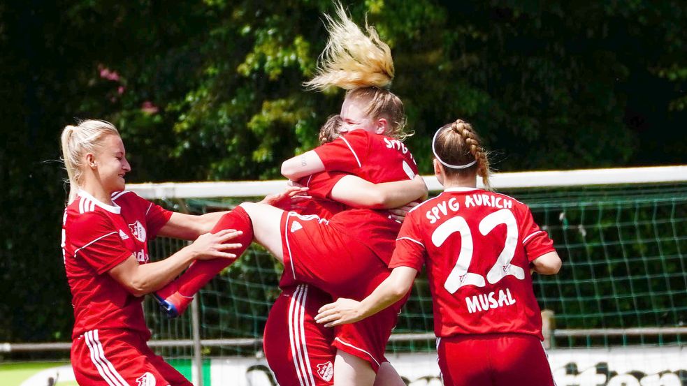 Traumstart Für Fußballerinnen: Aufsteiger SpVg Aurich Ist Nach 6:0-Sieg ...