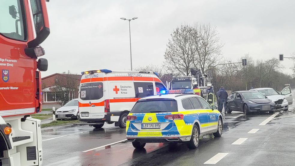 Einsatz Im Rheiderland: Eine Person Bei Autounfall In Weener Verletzt ...