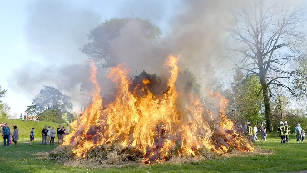 Tradition Am Ostersamstag Osterfeuer Im Landkreis Leer Die Übersicht Ostfriesen Zeitung