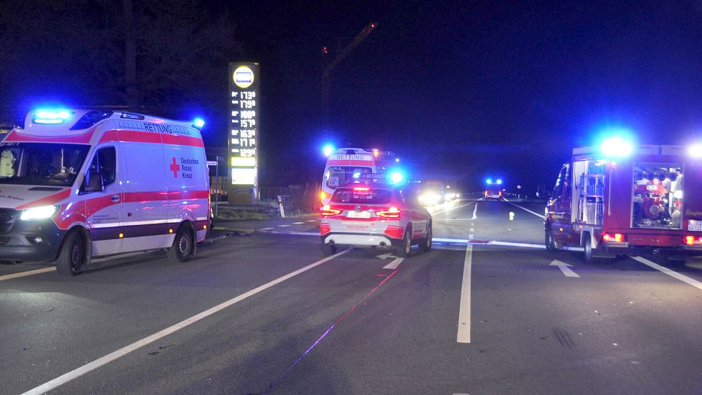 Auffahrunfall Auf Der B 436: Drei Schwerverletzte Bei Unfall In Leer ...