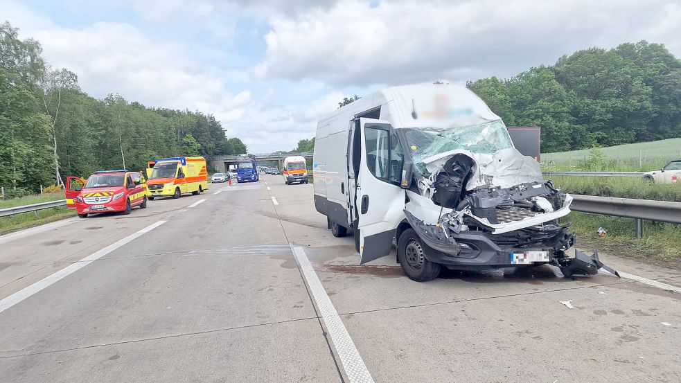 Landkreis Oldenburg: Schwerer Unfall Auf A1 Zwischen Groß Ippener Und ...