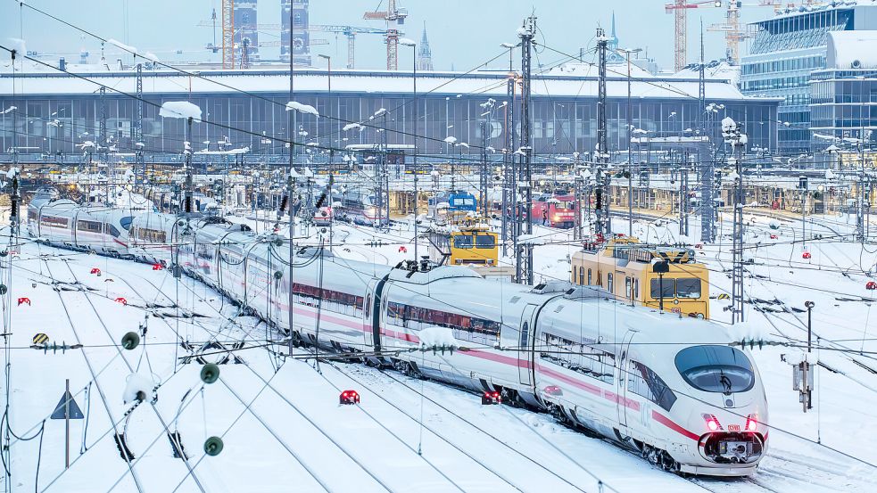 Berlin: Bahnchaos Vor Streik: 200 Passagiere Sitzen Sechs Stunden Lang ...